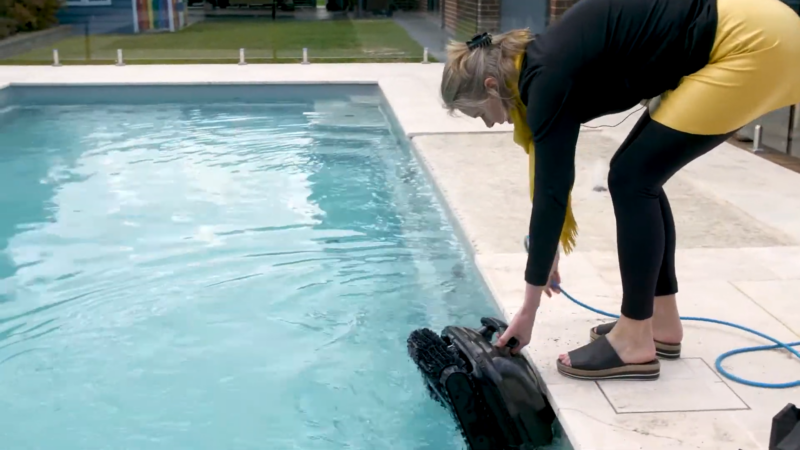 How do Self-Cleaning Pools Work?